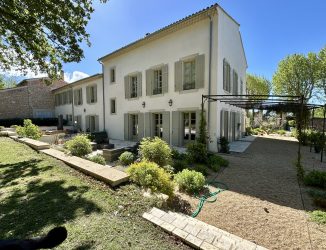 Ouverture en façade, mur de soutènement pour terrasse, réfection de la façade